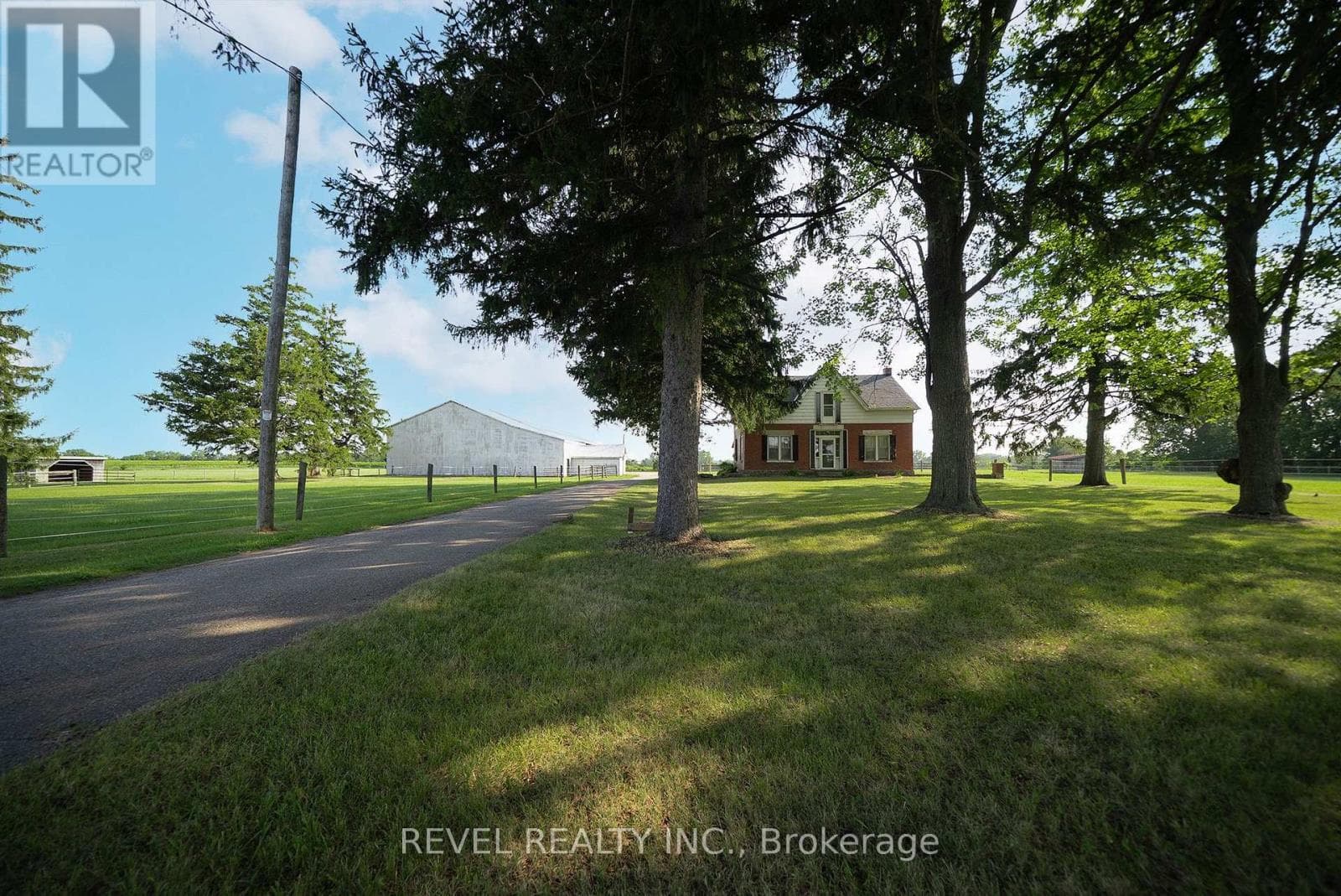 Single Family at 413 Ellis Avenue, Brant (Brantford Twp), Ontario - Photo 2 - RE/MAX Garden City Realty