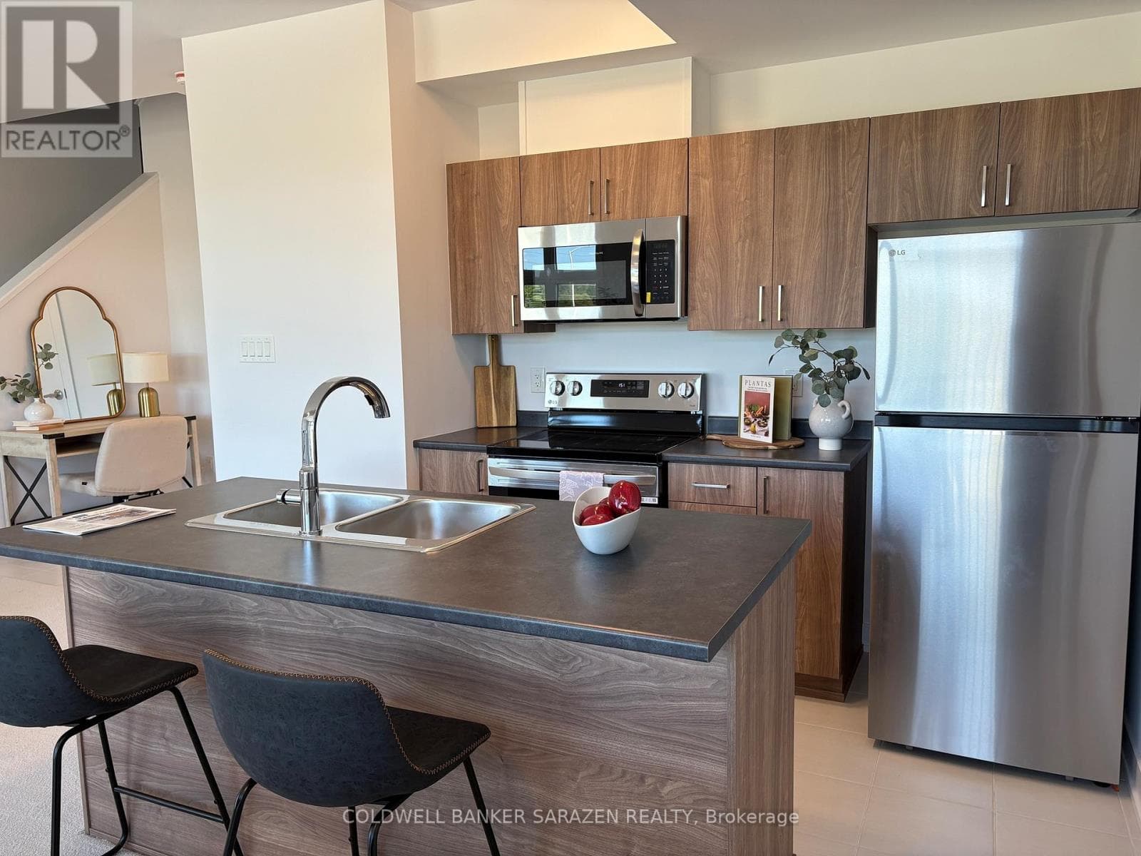 Multi-family at 33 Salamander Way, Ottawa, Ontario - Photo 9 - RE/MAX Garden City Realty