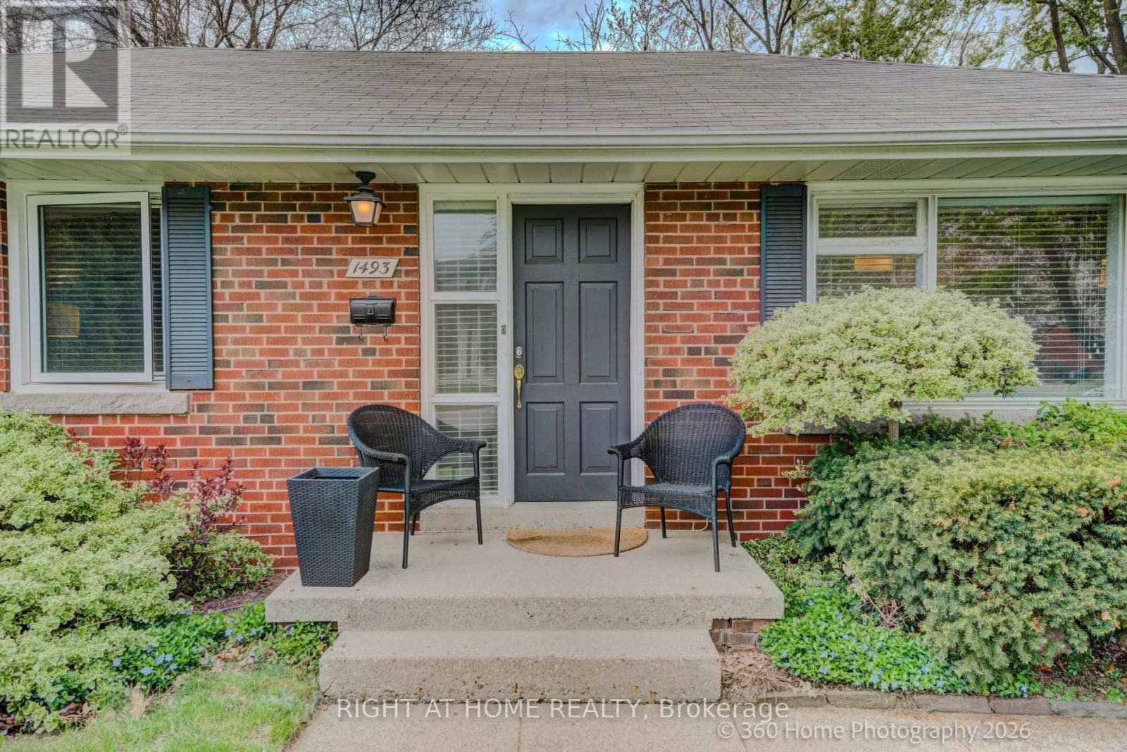 Single Family at 1493 Constance Drive, Oakville (MO Morrison), Ontario - Photo 4 - RE/MAX Garden City Realty