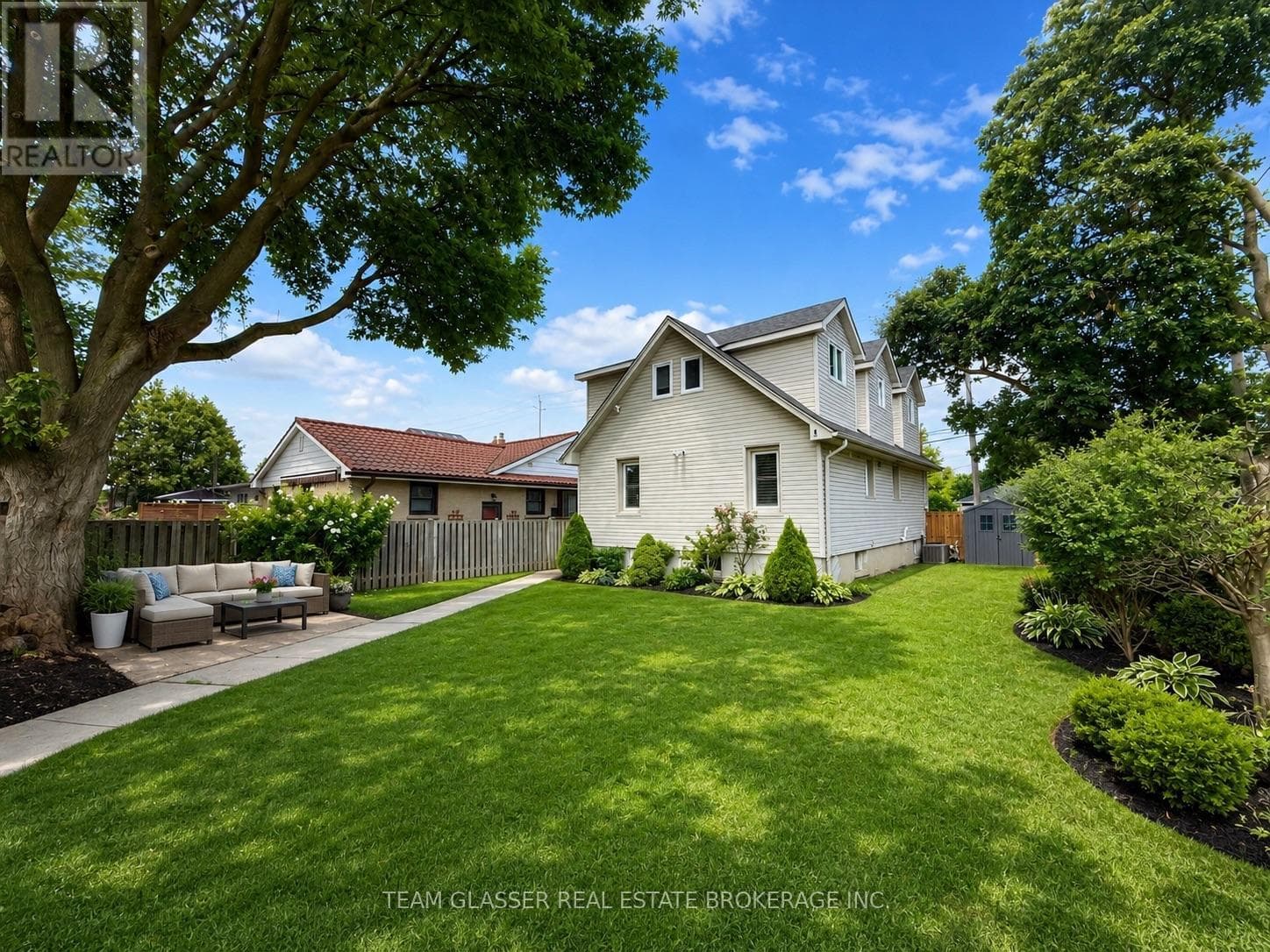 Single Family at 63 ELLIOTT Street, London East (East C), Ontario - Photo 2 - RE/MAX Garden City Realty