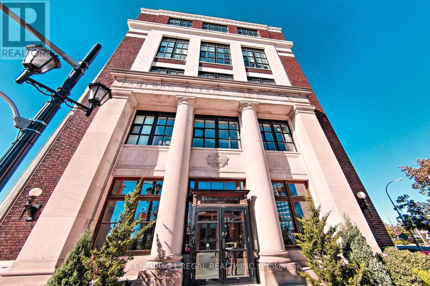 102- 404 King Street