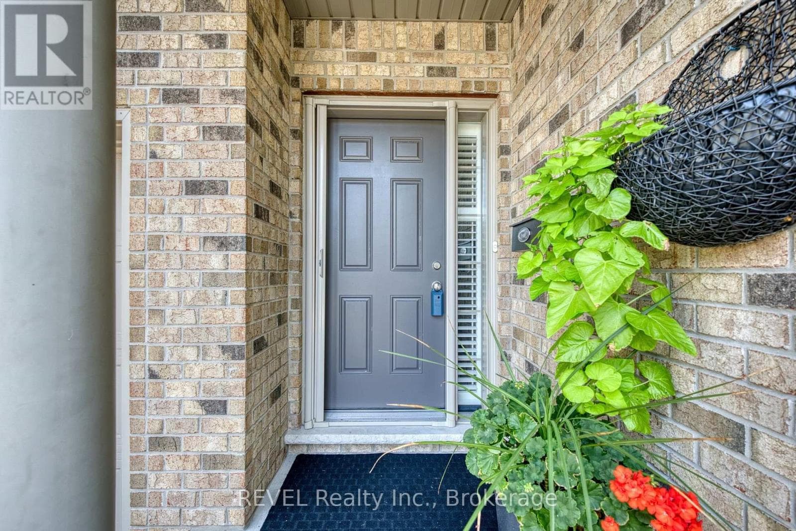 Single Family at 3- 4399 Montrose Road, Niagara Falls (Ascot), Ontario - Photo 2 - RE/MAX Garden City Realty