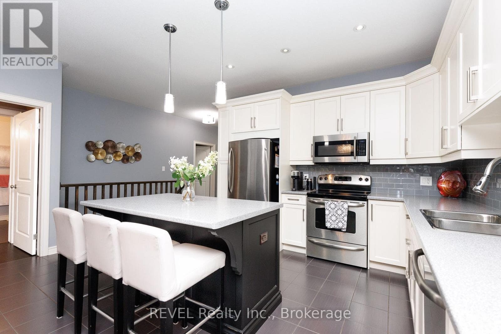 Single Family at 3- 4399 Montrose Road, Niagara Falls (Ascot), Ontario - Photo 8 - RE/MAX Garden City Realty