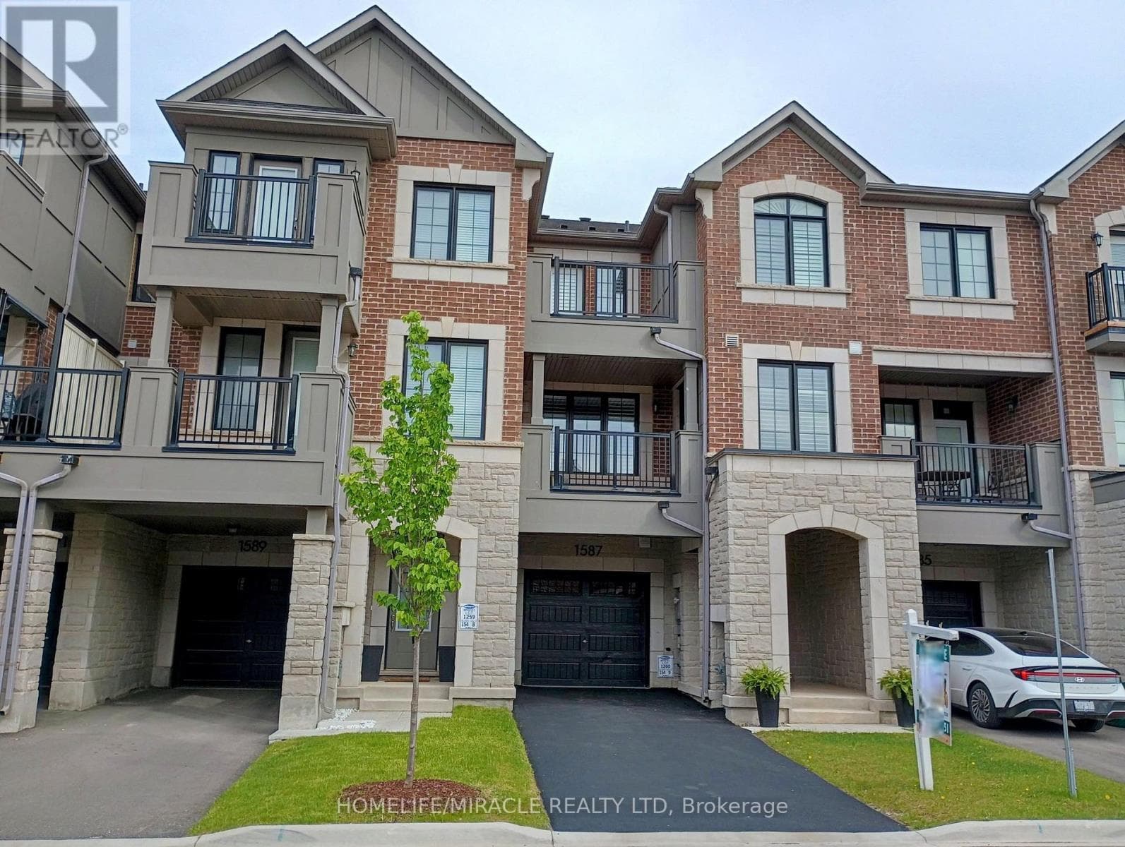 1587 Moira Crescent