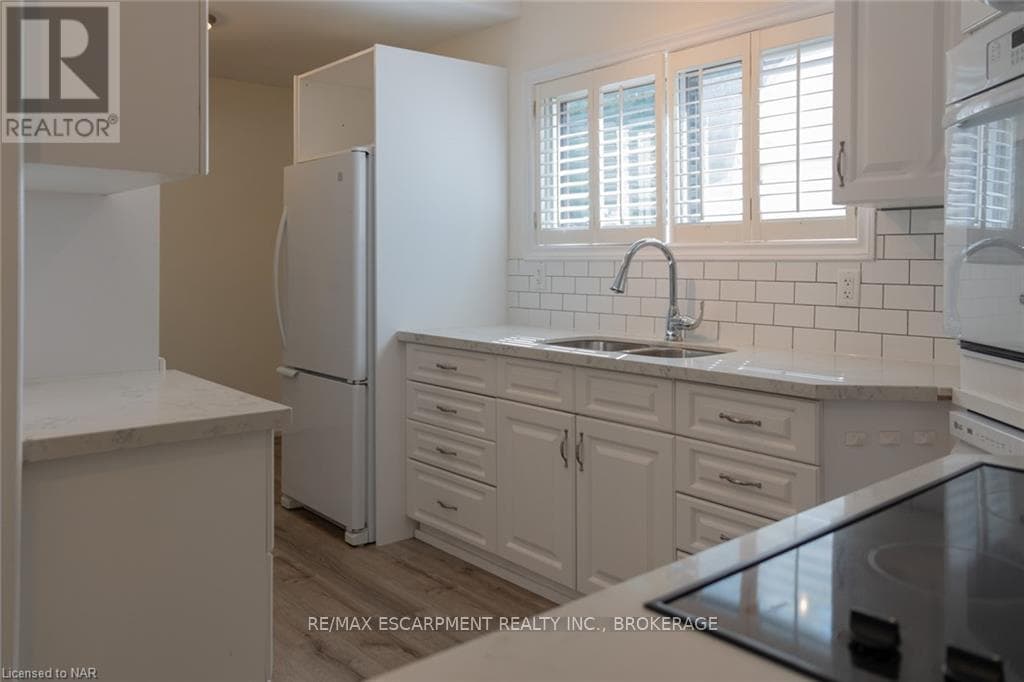Multi-family at Upper- 359 QUEENSDALE Avenue, Hamilton (Inch Park), Ontario - Photo 2 - RE/MAX Garden City Realty