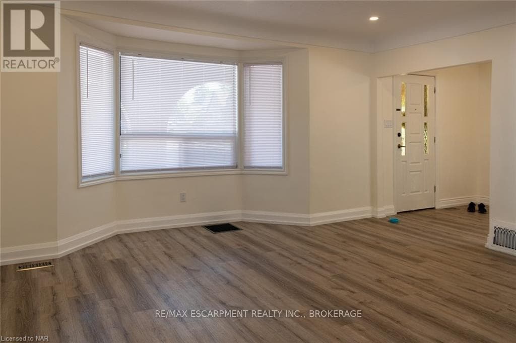 Multi-family at Upper- 359 QUEENSDALE Avenue, Hamilton (Inch Park), Ontario - Photo 4 - RE/MAX Garden City Realty