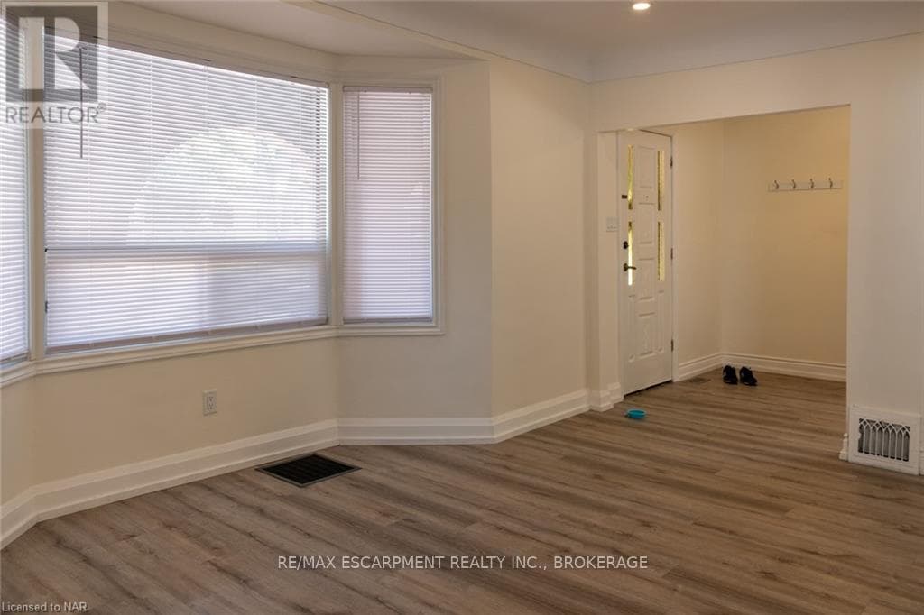 Multi-family at Upper- 359 QUEENSDALE Avenue, Hamilton (Inch Park), Ontario - Photo 5 - RE/MAX Garden City Realty