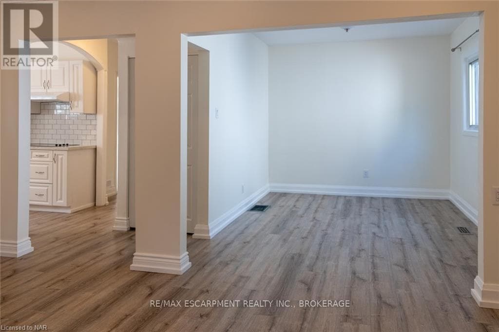 Multi-family at Upper- 359 QUEENSDALE Avenue, Hamilton (Inch Park), Ontario - Photo 8 - RE/MAX Garden City Realty
