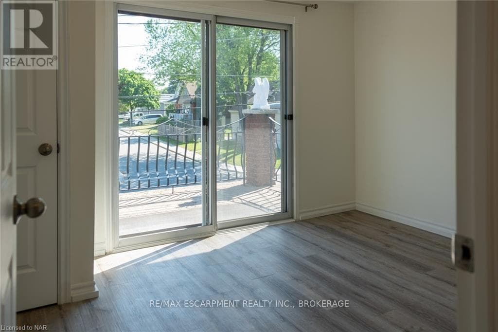 Multi-family at Upper- 359 QUEENSDALE Avenue, Hamilton (Inch Park), Ontario - Photo 9 - RE/MAX Garden City Realty