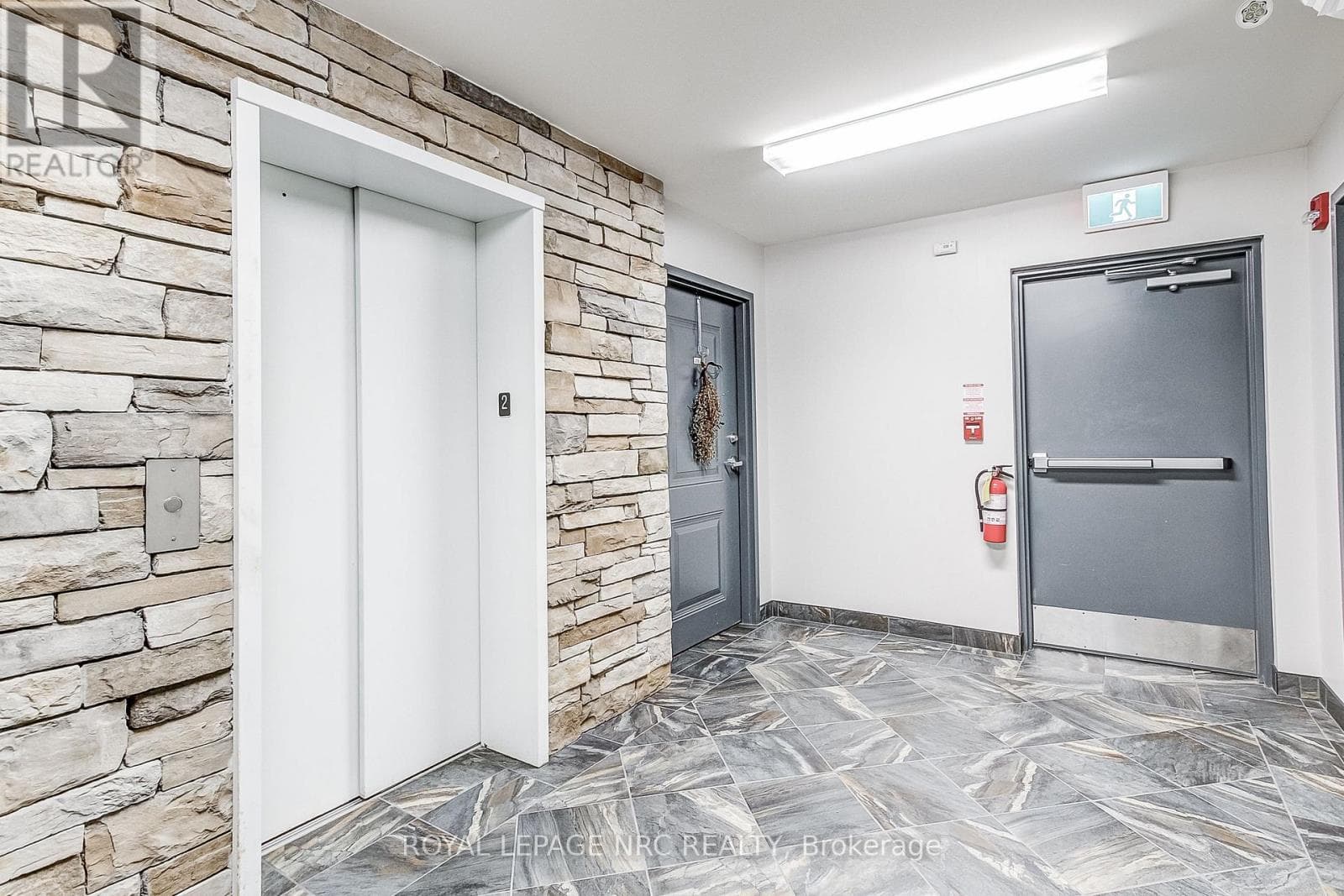 Single Family at 211- 678 Line 2 Road, Niagara-on-the-Lake (Virgil), Ontario - Photo 4 - RE/MAX Garden City Realty