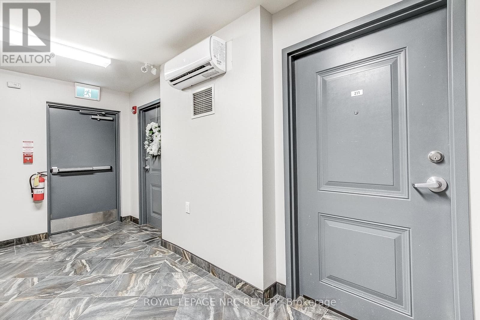 Single Family at 211- 678 Line 2 Road, Niagara-on-the-Lake (Virgil), Ontario - Photo 5 - RE/MAX Garden City Realty