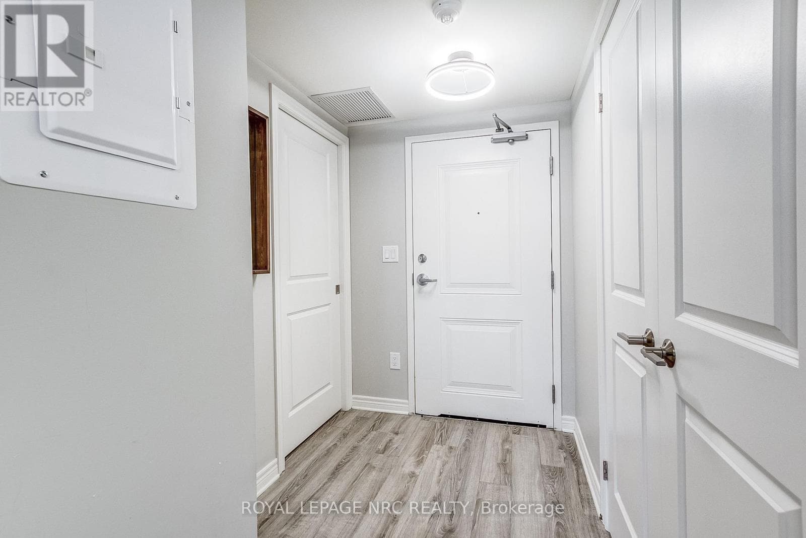 Single Family at 211- 678 Line 2 Road, Niagara-on-the-Lake (Virgil), Ontario - Photo 6 - RE/MAX Garden City Realty