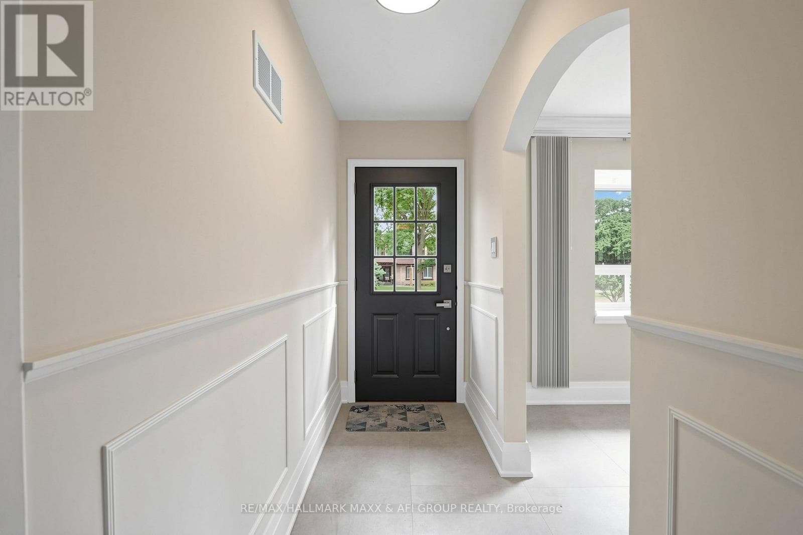 Single Family at 25 Harding Boulevard, Richmond Hill (Harding), Ontario - Photo 2 - RE/MAX Garden City Realty