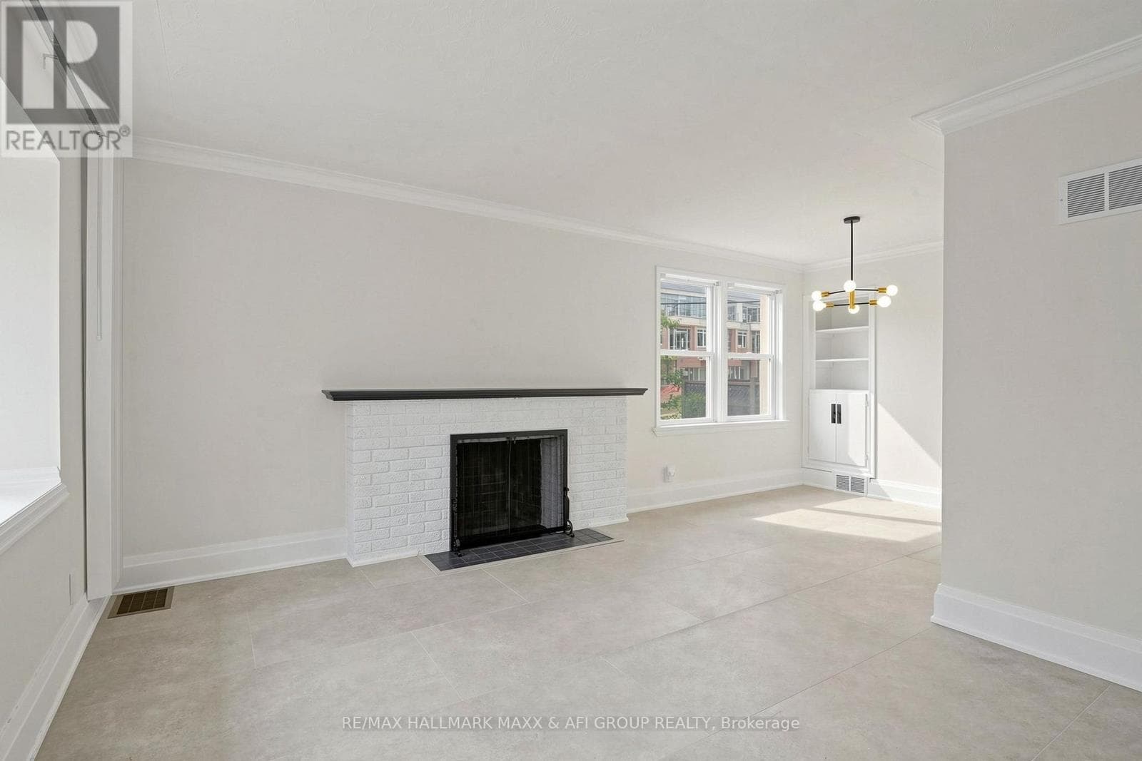 Single Family at 25 Harding Boulevard, Richmond Hill (Harding), Ontario - Photo 3 - RE/MAX Garden City Realty