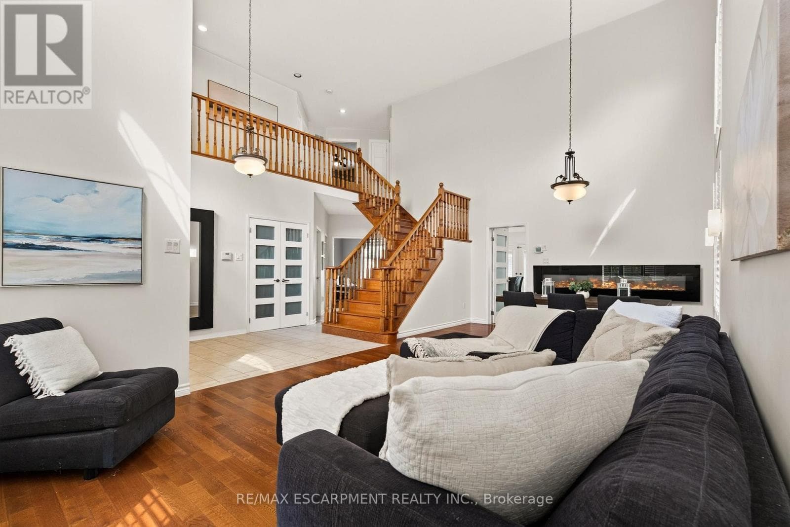 Single Family at 150 DAVIDSON Boulevard, Hamilton (Dundas), Ontario - Photo 7 - RE/MAX Garden City Realty