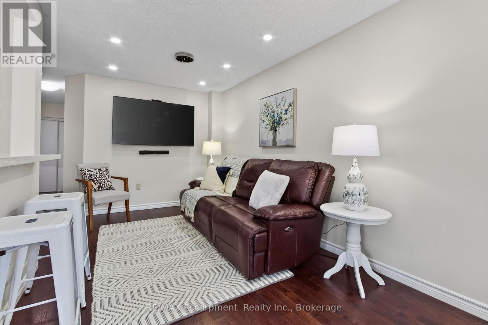 Single Family at 5143 Lampman Avenue, Burlington (Uptown), Ontario - Photo 6 - RE/MAX Garden City Realty