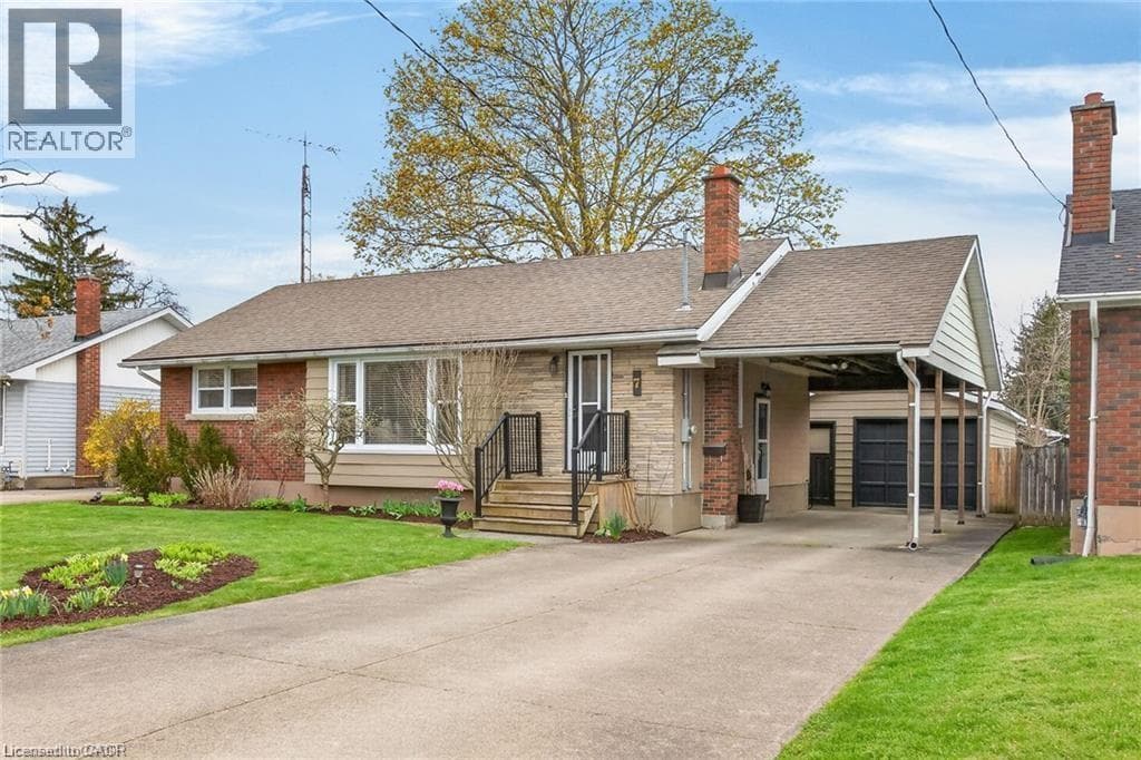 Single Family at 7 CORAL Drive, St. Catharines, Ontario - Photo 2 - RE/MAX Garden City Realty