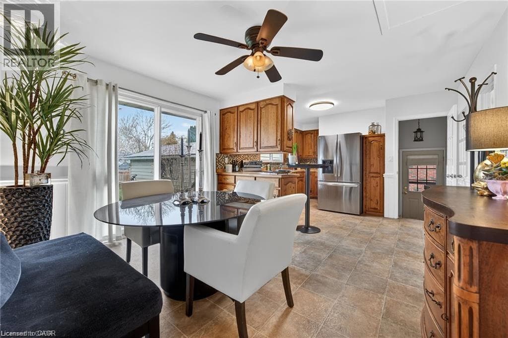 Single Family at 7 CORAL Drive, St. Catharines, Ontario - Photo 5 - RE/MAX Garden City Realty