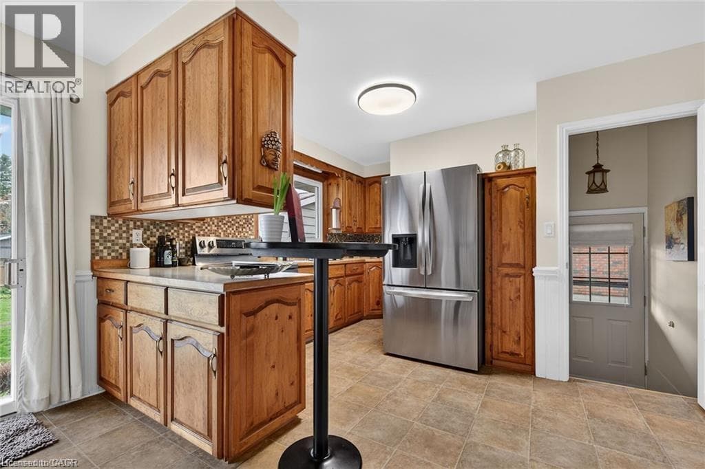 Single Family at 7 CORAL Drive, St. Catharines, Ontario - Photo 8 - RE/MAX Garden City Realty