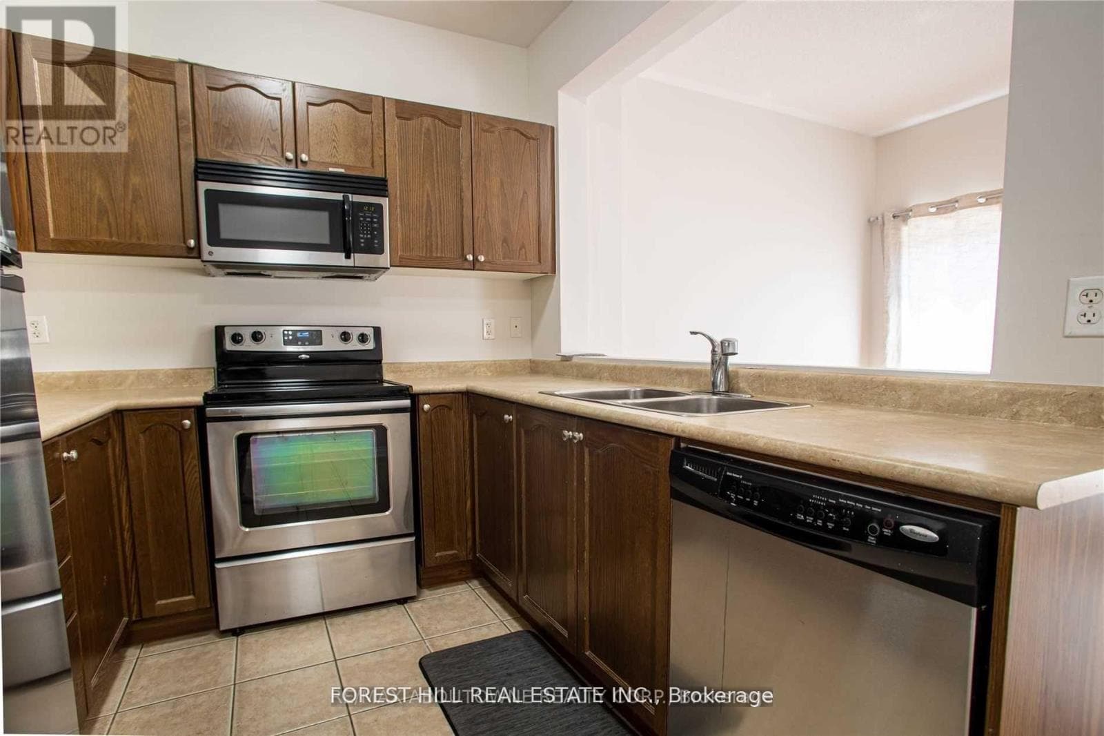 Single Family at 576 Courtney Valley Road, Mississauga (East Credit), Ontario - Photo 10 - RE/MAX Garden City Realty