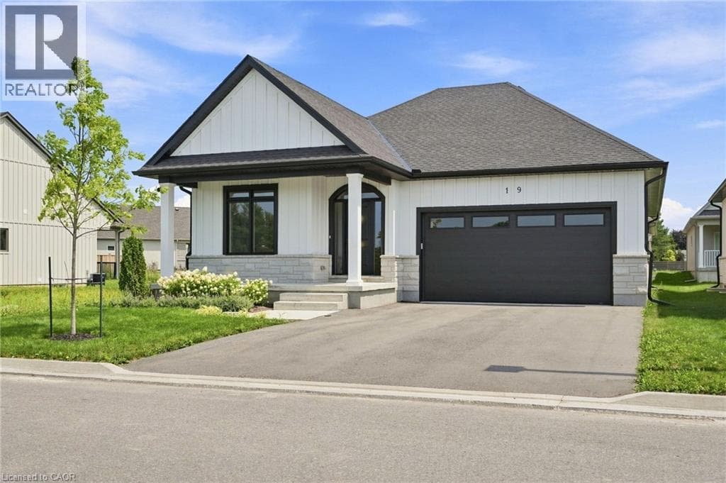19 OAKLEY Drive