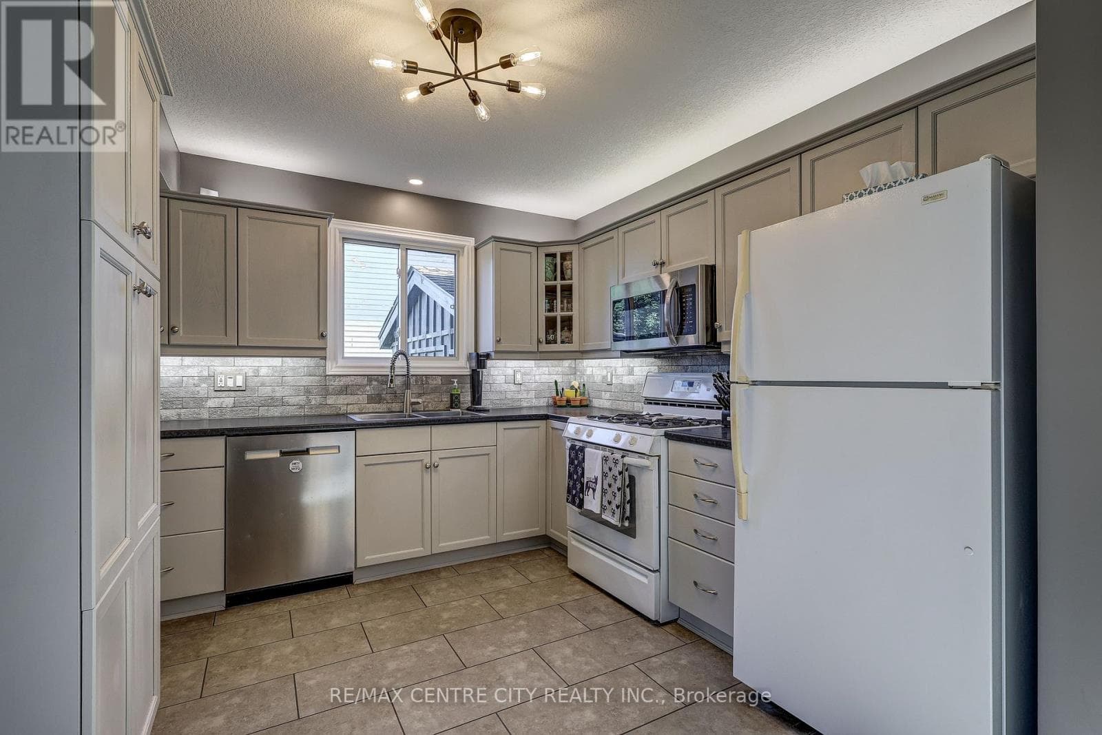 Single Family at 42134 Mcbain Line, Central Elgin, Ontario - Photo 10 - RE/MAX Garden City Realty