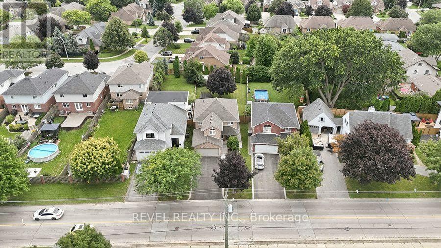 Single Family at 28 Lake Street, Grimsby (Grimsby Beach), Ontario - Photo 6 - RE/MAX Garden City Realty