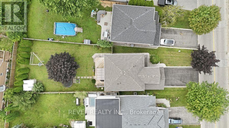 Single Family at 28 Lake Street, Grimsby (Grimsby Beach), Ontario - Photo 7 - RE/MAX Garden City Realty