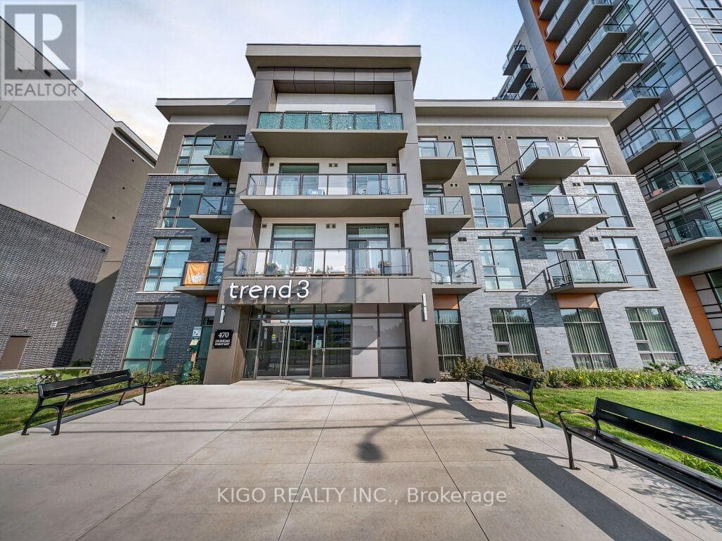 812- 470 Dundas Street