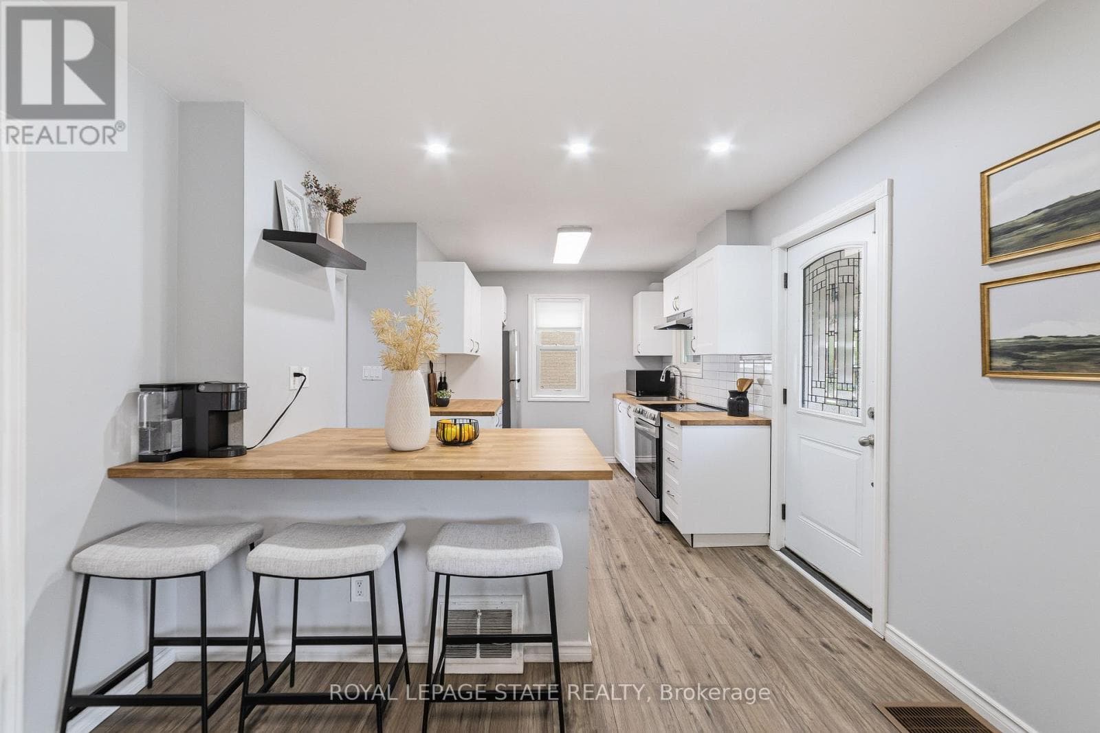 Single Family at 197 East 12th Street, Hamilton (Inch Park), Ontario - Photo 4 - RE/MAX Garden City Realty