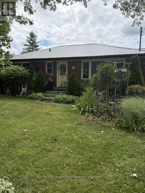 Single Family at 560 Carlton Street, St. Catharines (Carlton/Bunting), Ontario - Photo 2 - RE/MAX Garden City Realty