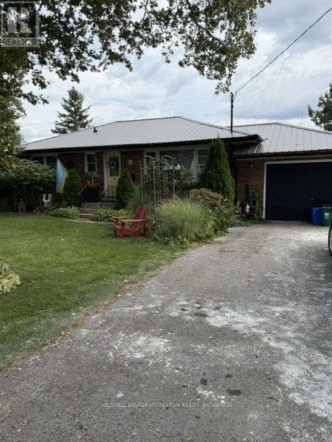 Single Family at 560 Carlton Street, St. Catharines (Carlton/Bunting), Ontario - Photo 5 - RE/MAX Garden City Realty