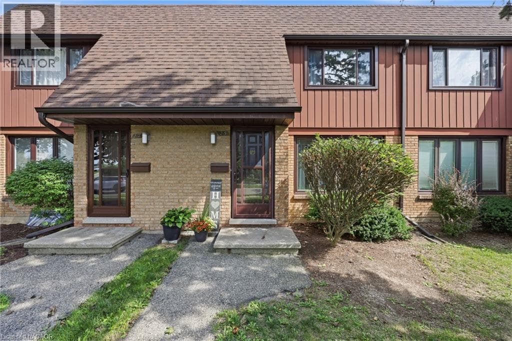 Single Family at 25 FLINT Drive, Kitchener, Ontario - Photo 2 - RE/MAX Garden City Realty