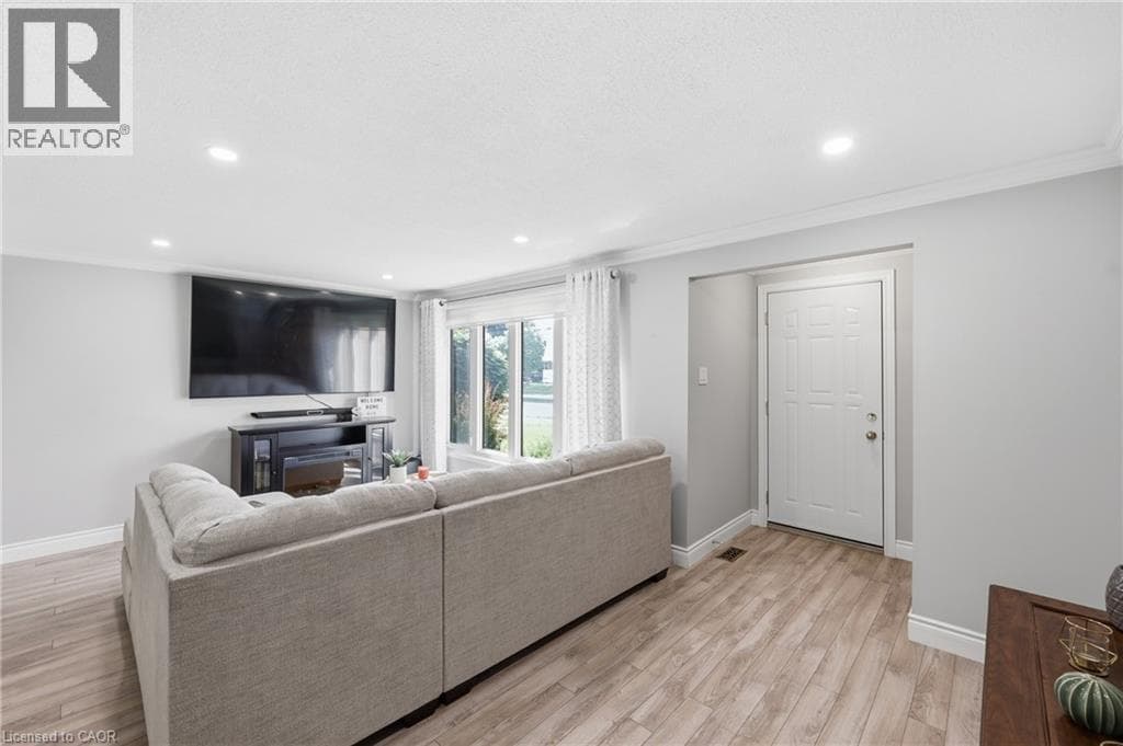 Single Family at 25 FLINT Drive, Kitchener, Ontario - Photo 5 - RE/MAX Garden City Realty