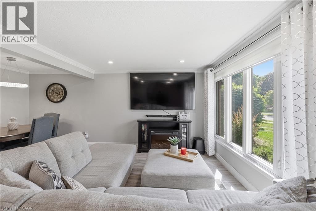 Single Family at 25 FLINT Drive, Kitchener, Ontario - Photo 6 - RE/MAX Garden City Realty