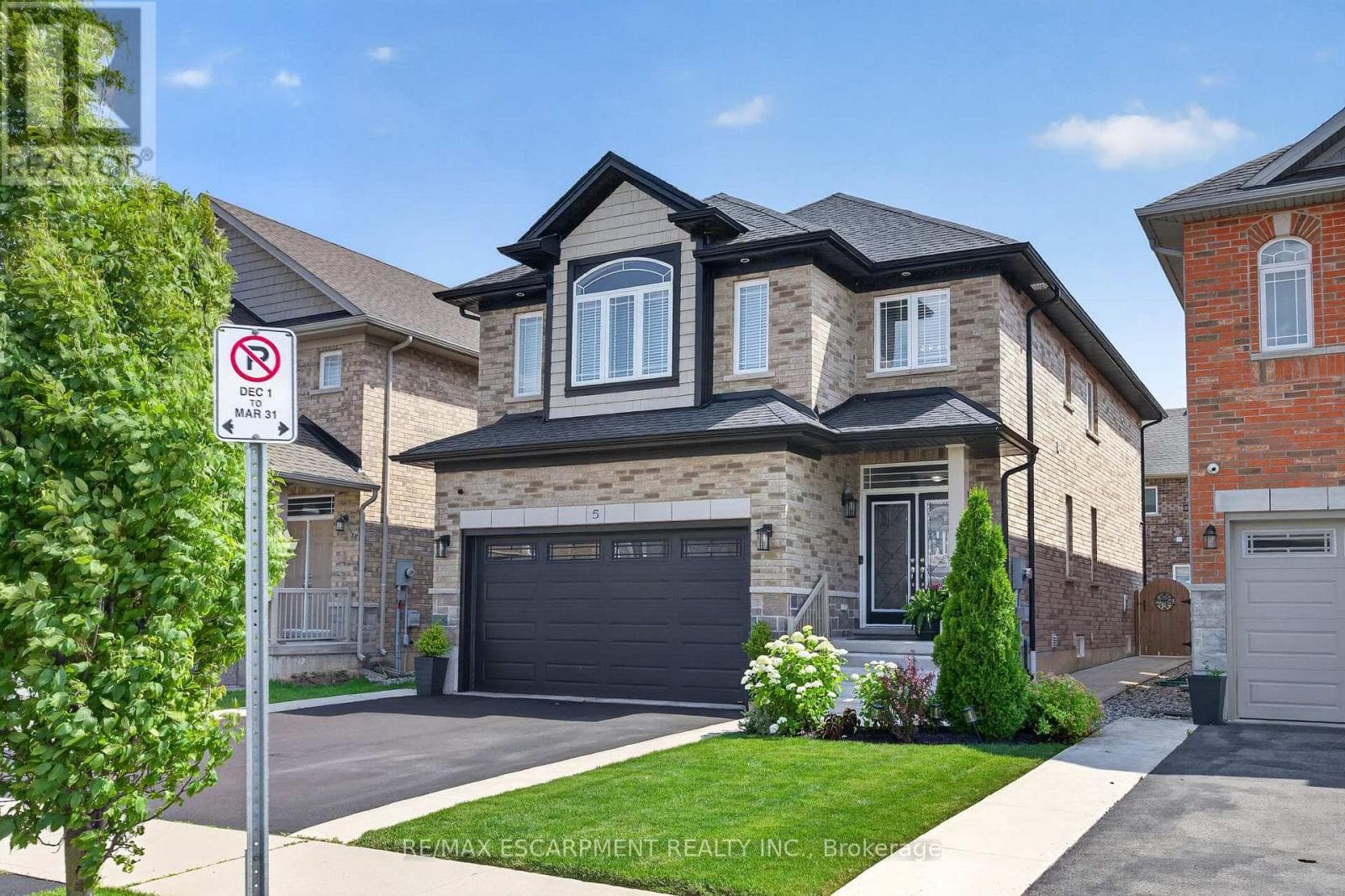 Single Family at 5 Narbonne Crescent, Hamilton (Stoney Creek Mountain), Ontario - Photo 3 - RE/MAX Garden City Realty