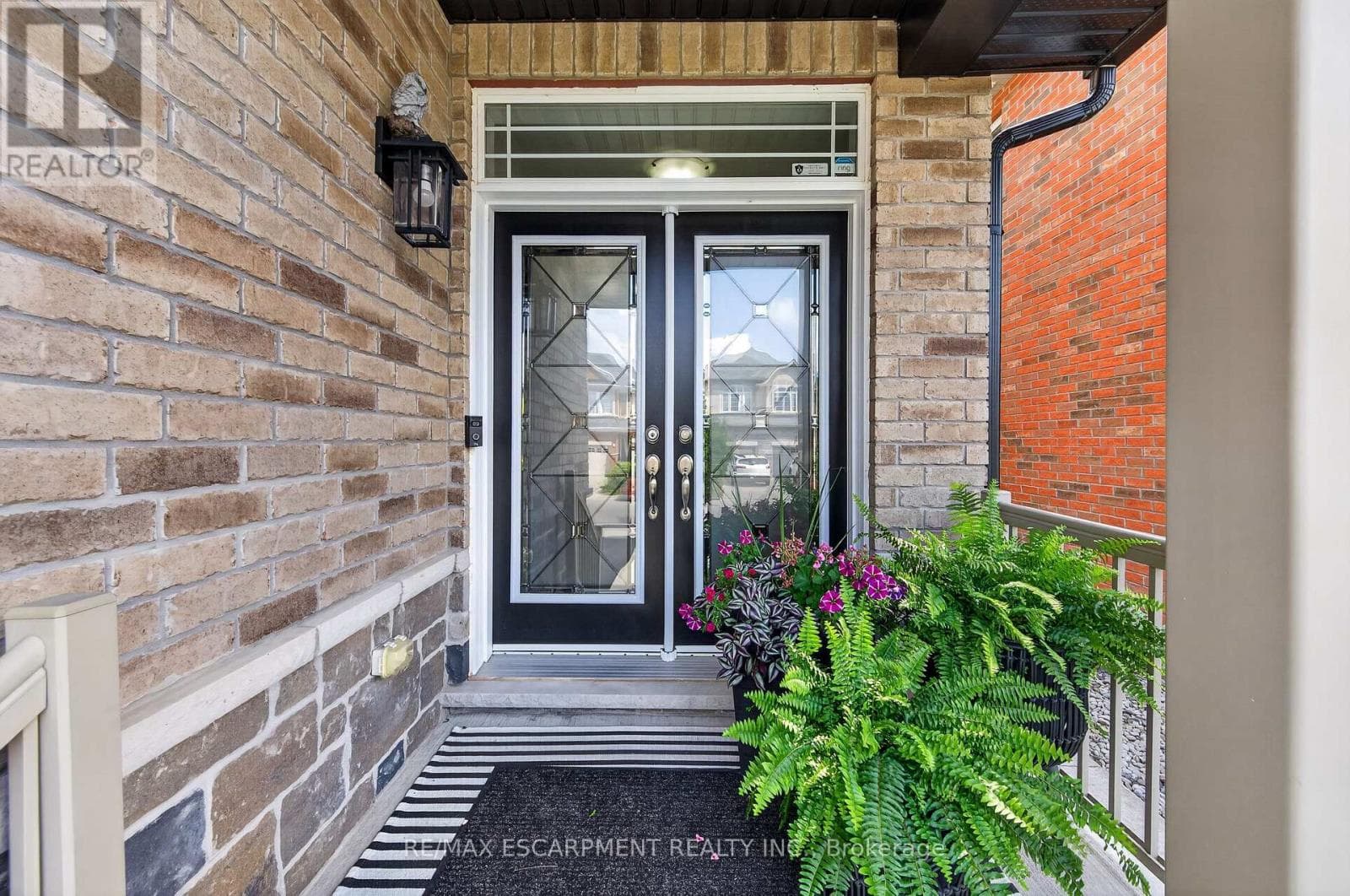 Single Family at 5 Narbonne Crescent, Hamilton (Stoney Creek Mountain), Ontario - Photo 7 - RE/MAX Garden City Realty