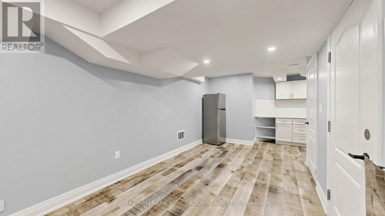 Single Family at BSMT- 186 Wainscot Avenue, Newmarket (Woodland Hill), Ontario - Photo 5 - RE/MAX Garden City Realty