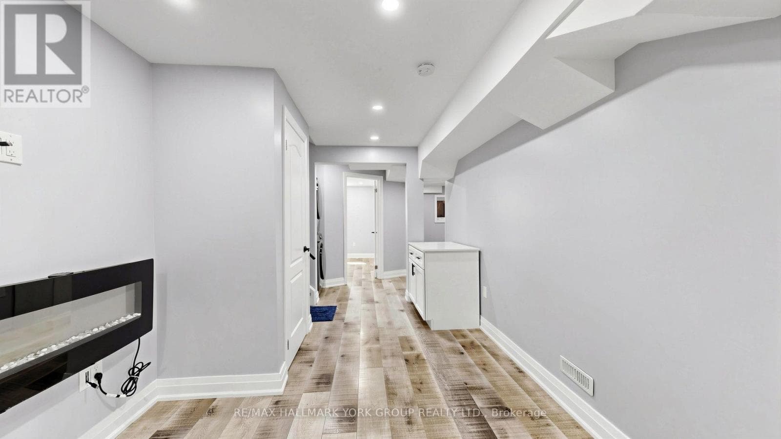 Single Family at BSMT- 186 Wainscot Avenue, Newmarket (Woodland Hill), Ontario - Photo 8 - RE/MAX Garden City Realty