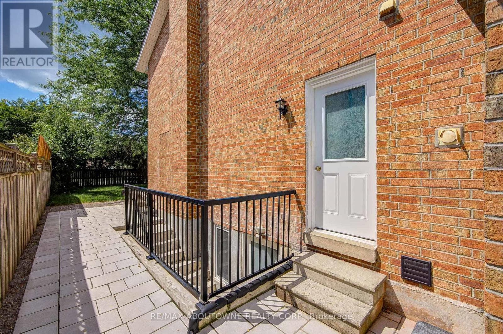 Single Family at Lower- 1108 Notley Crescent, Oakville (GA Glen Abbey), Ontario - Photo 6 - RE/MAX Garden City Realty