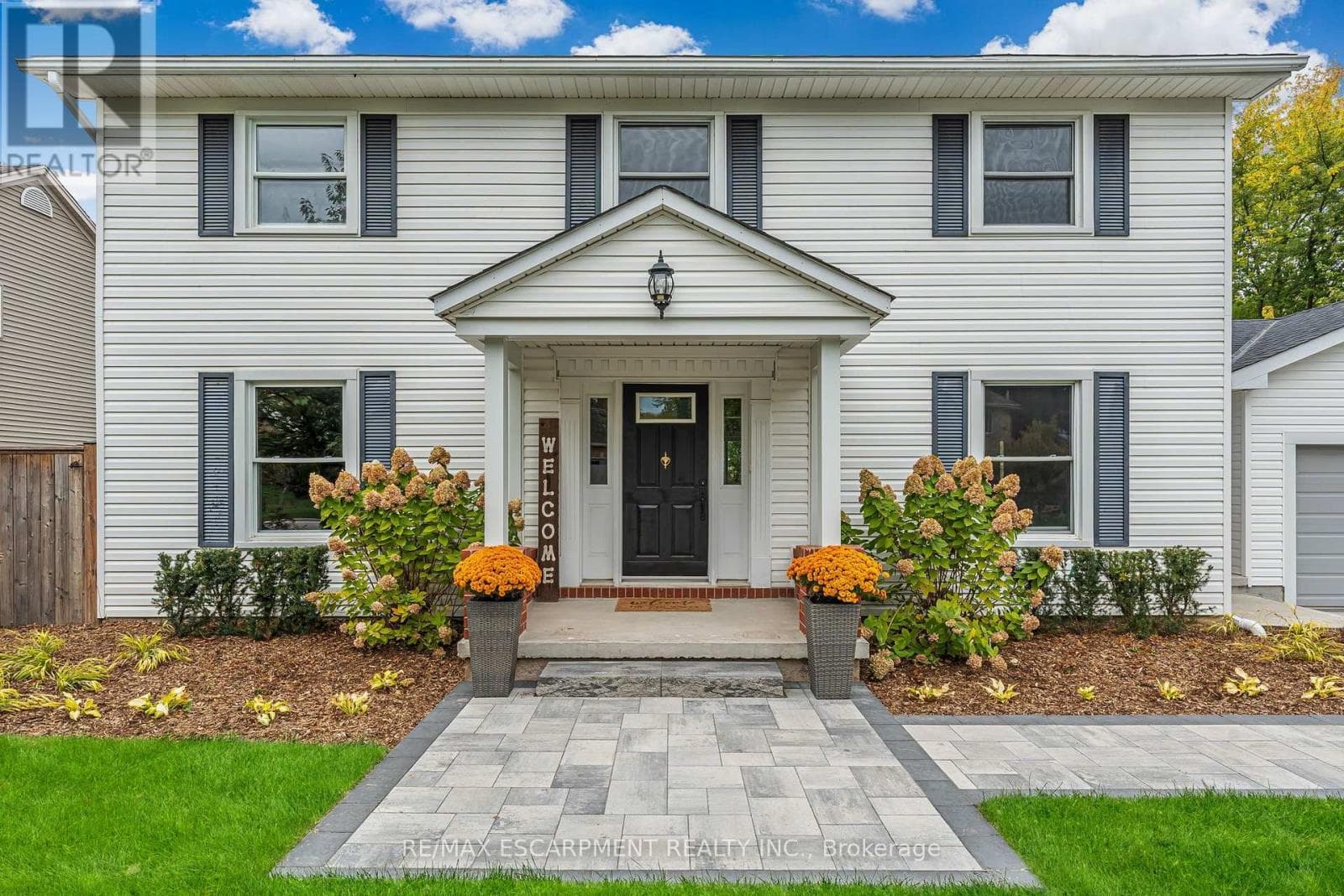 Single Family at 3626 Glen Elgin Drive, Lincoln (Lincoln-Jordan/Vineland), Ontario - Photo 3 - RE/MAX Garden City Realty