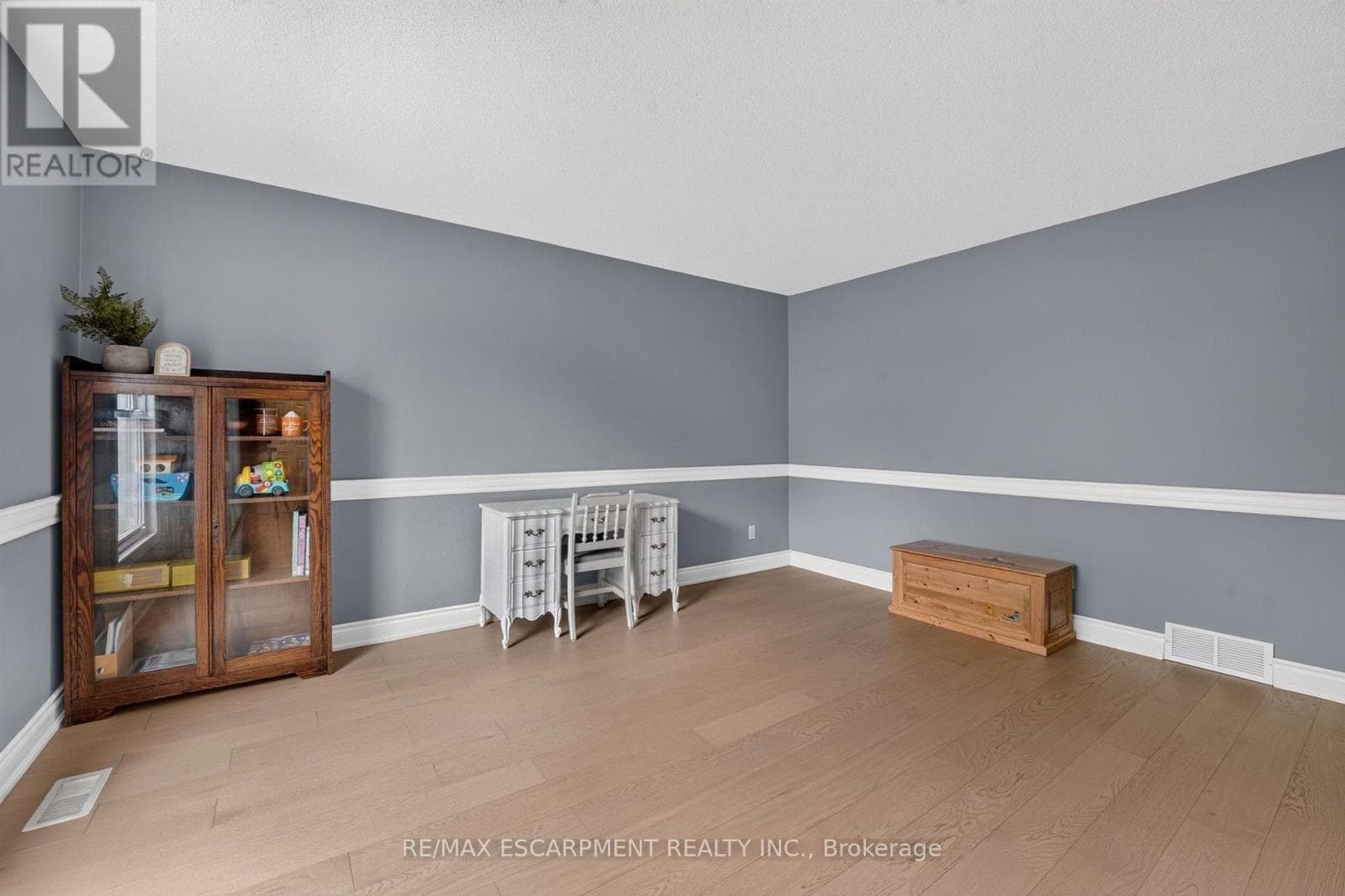 Single Family at 3626 Glen Elgin Drive, Lincoln (Lincoln-Jordan/Vineland), Ontario - Photo 6 - RE/MAX Garden City Realty