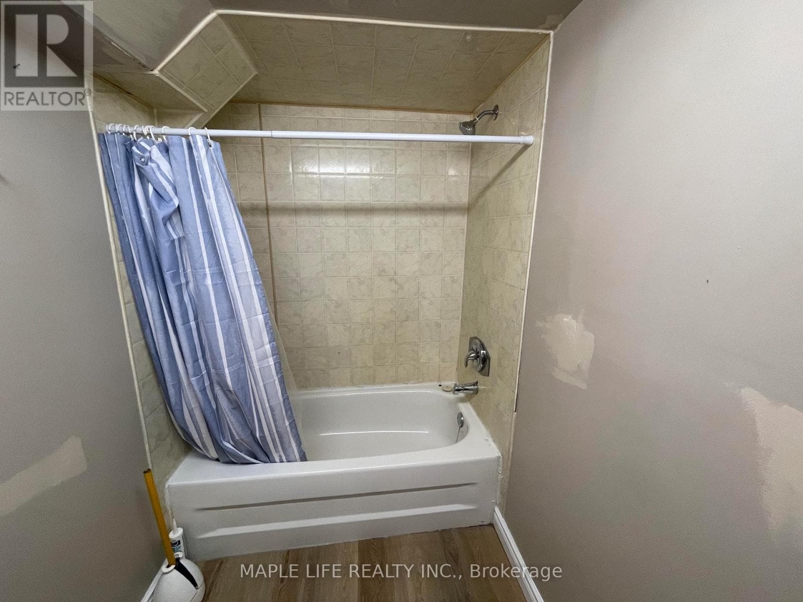 Single Family at 886bsmt Srigley Street, Newmarket (Gorham-College Manor), Ontario - Photo 8 - RE/MAX Garden City Realty