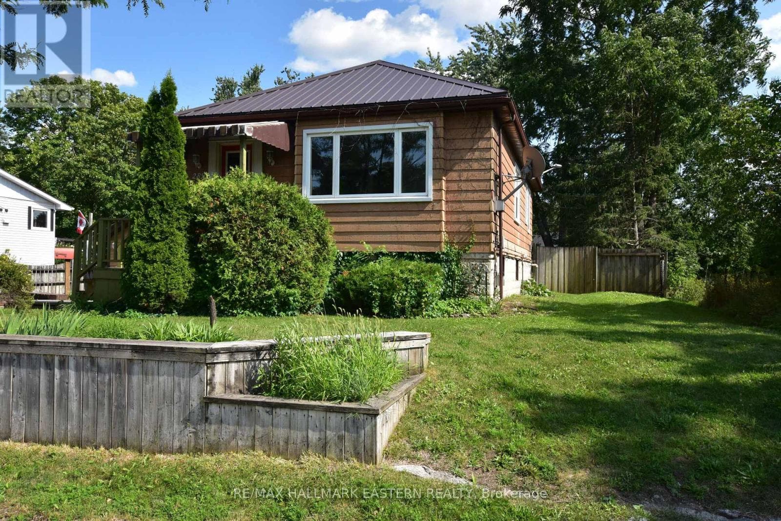 Single Family at 289 Bennet Street, Peterborough (Northcrest Ward 5), Ontario - Photo 4 - RE/MAX Garden City Realty