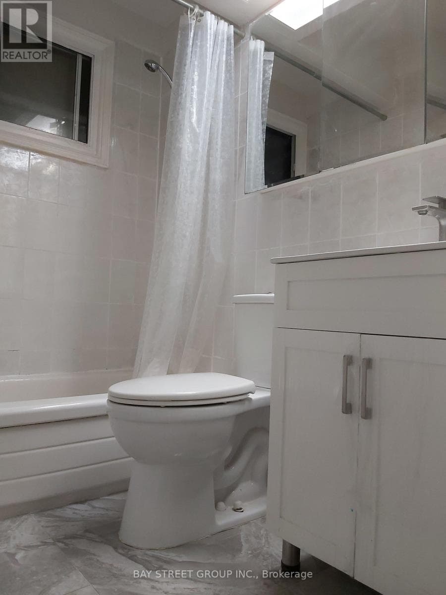 Single Family at Main- 211 Beechy Drive, Richmond Hill (Crosby), Ontario - Photo 8 - RE/MAX Garden City Realty