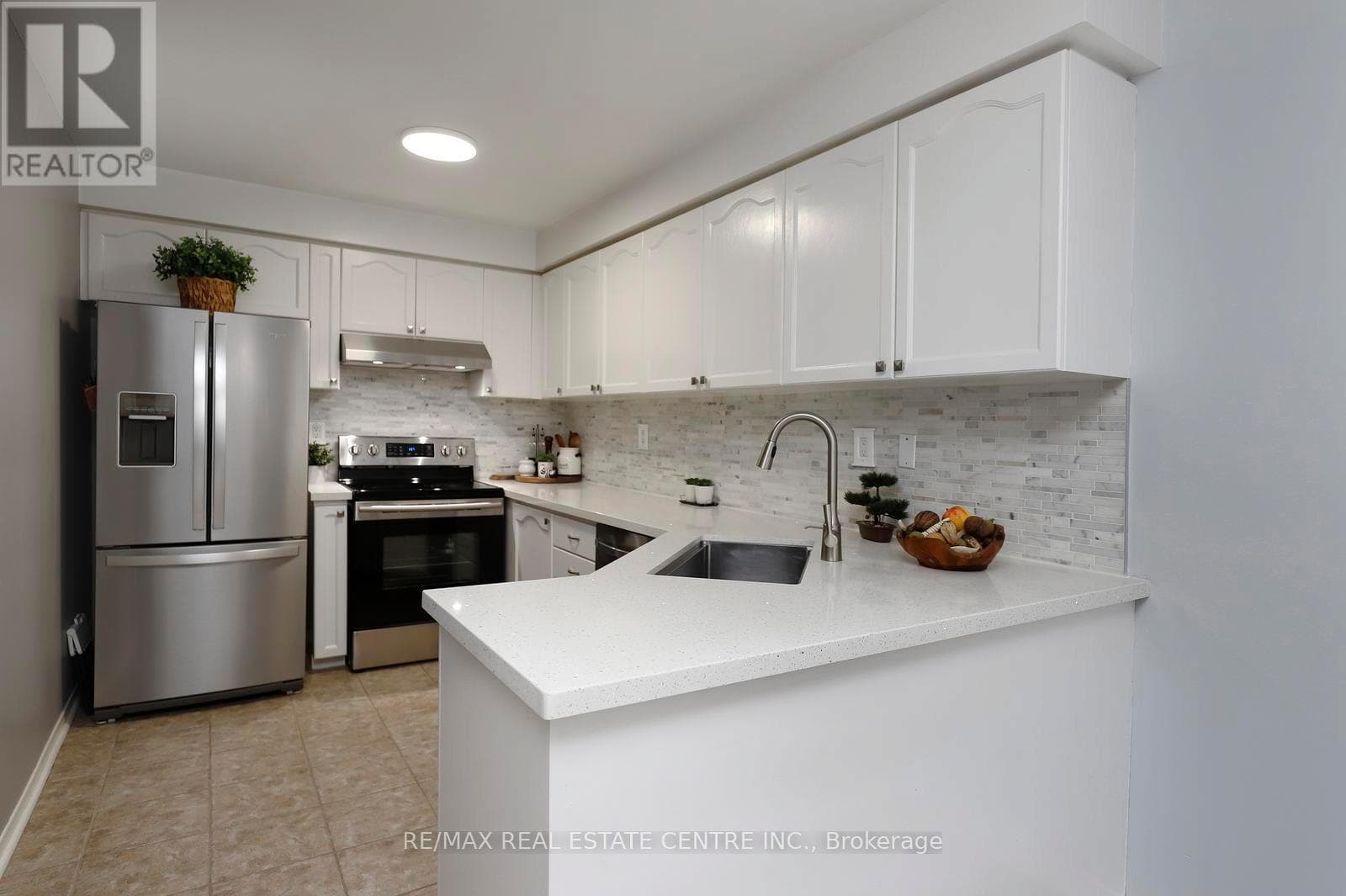 Single Family at 26- 2022 Atkinson Drive, Burlington (Rose), Ontario - Photo 10 - RE/MAX Garden City Realty