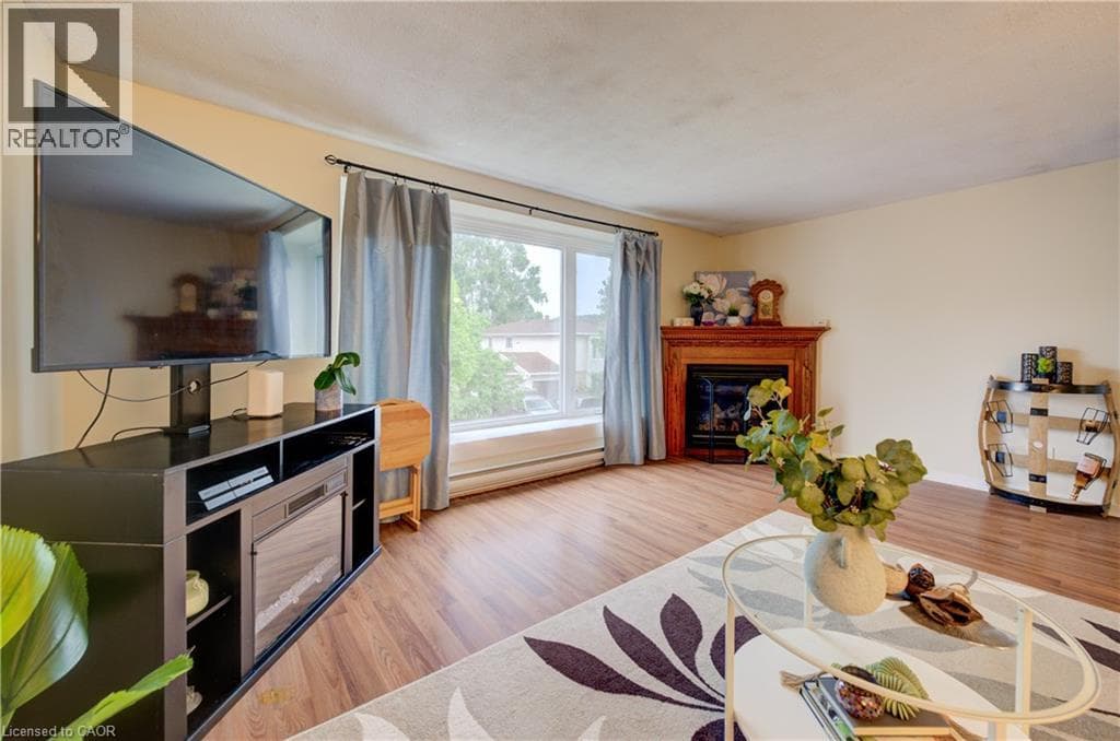 Single Family at 38- 175 ELM RIDGE Drive, Kitchener, Ontario - Photo 8 - RE/MAX Garden City Realty