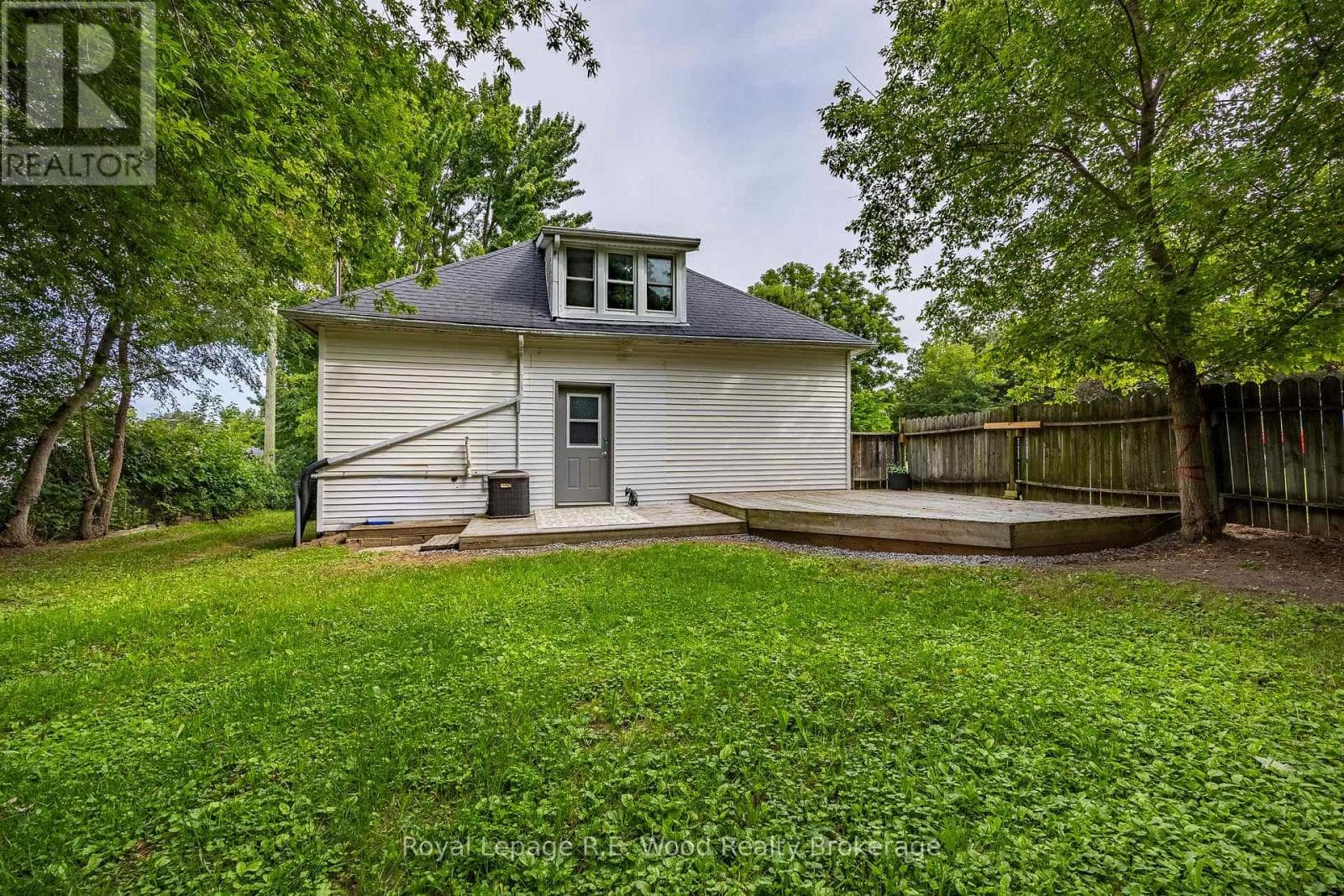 Single Family at 5 FIRST Alley, Tillsonburg, Ontario - Photo 4 - RE/MAX Garden City Realty