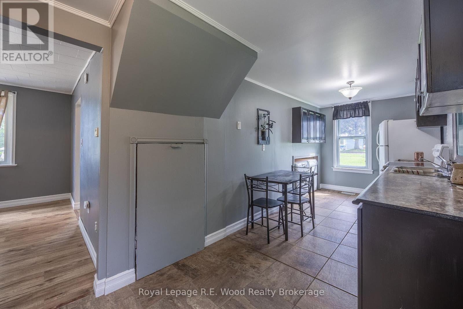 Single Family at 5 FIRST Alley, Tillsonburg, Ontario - Photo 7 - RE/MAX Garden City Realty