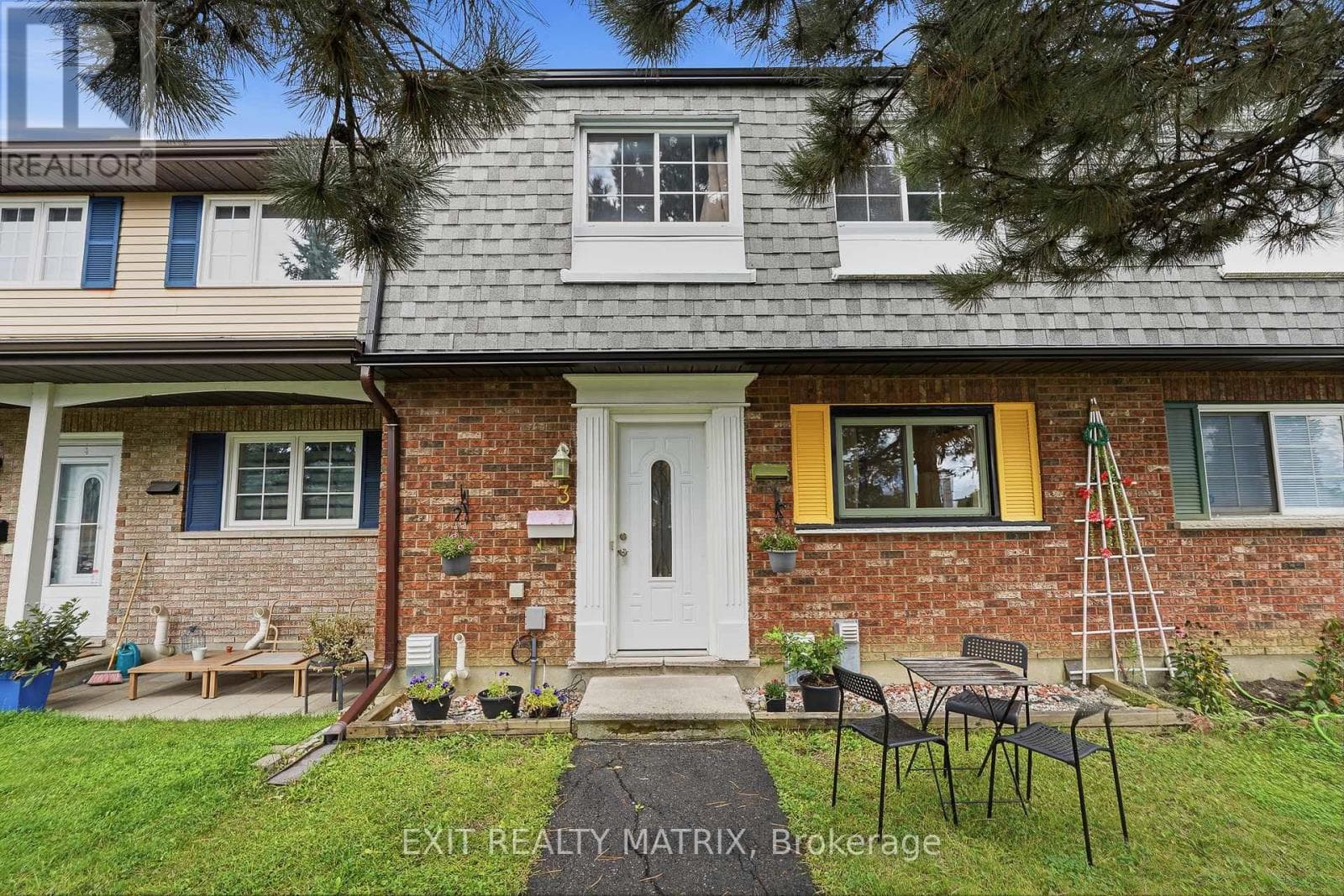 3- 1661 Heron Road